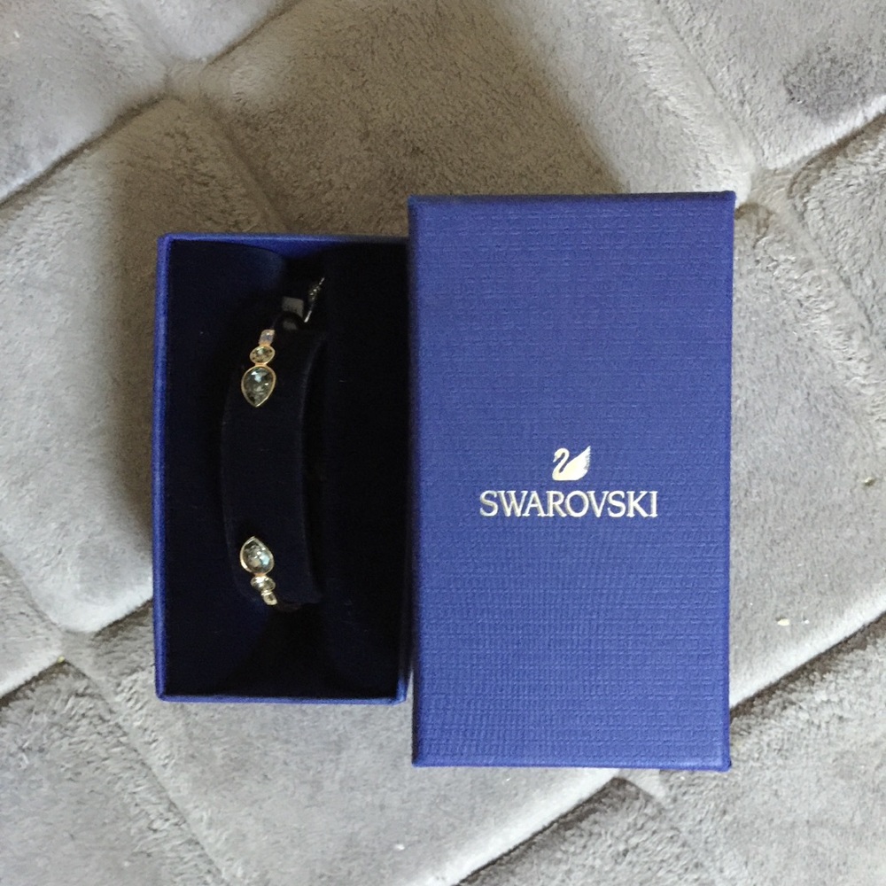 Swarovski Rose Gold Bangle- BNIB - Picture 3 of 3